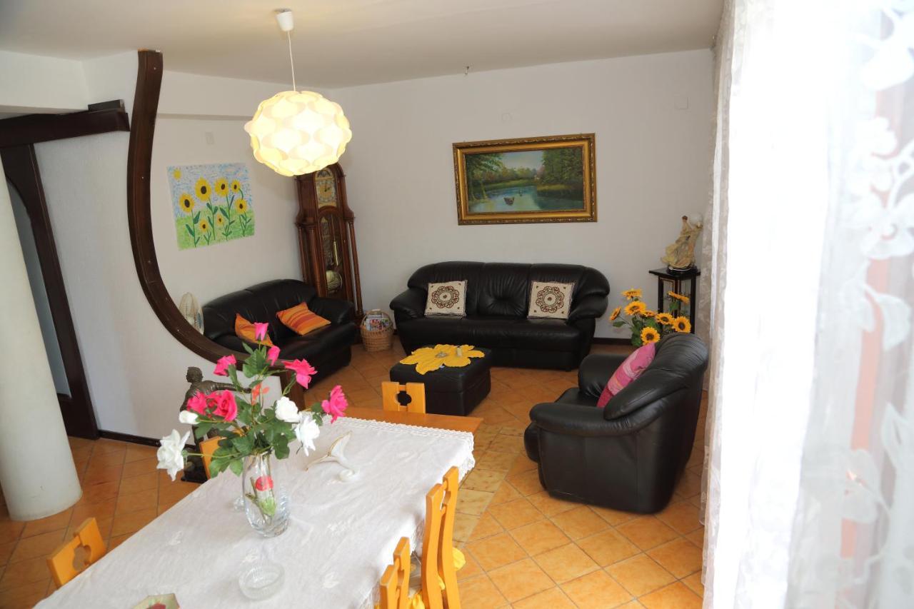 Bed and Breakfast Arcobaleno à Campagna Extérieur photo