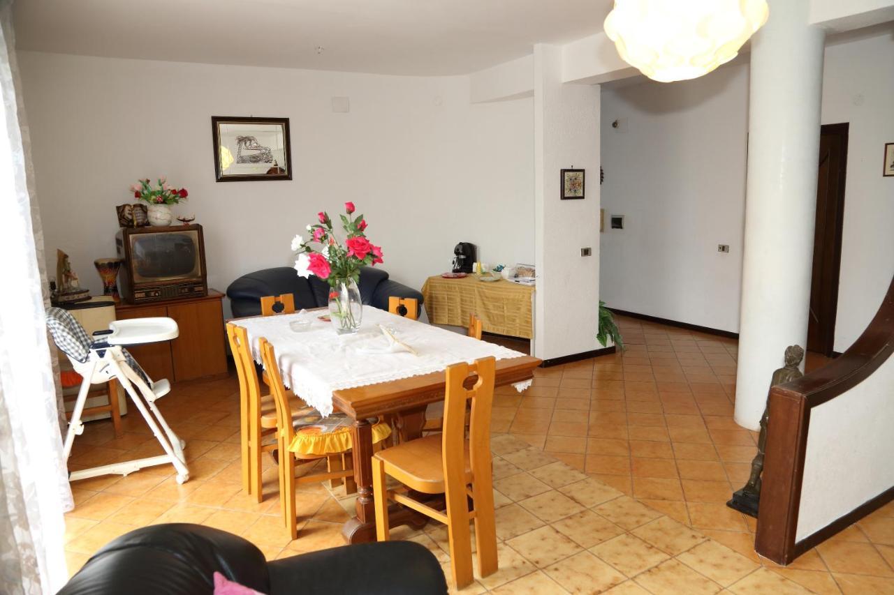 Bed and Breakfast Arcobaleno à Campagna Extérieur photo